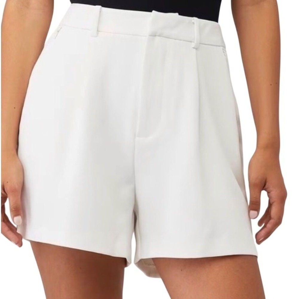 Good American White High Rise Tailored Pleated Shorts Women's Size 0/25 GS0303